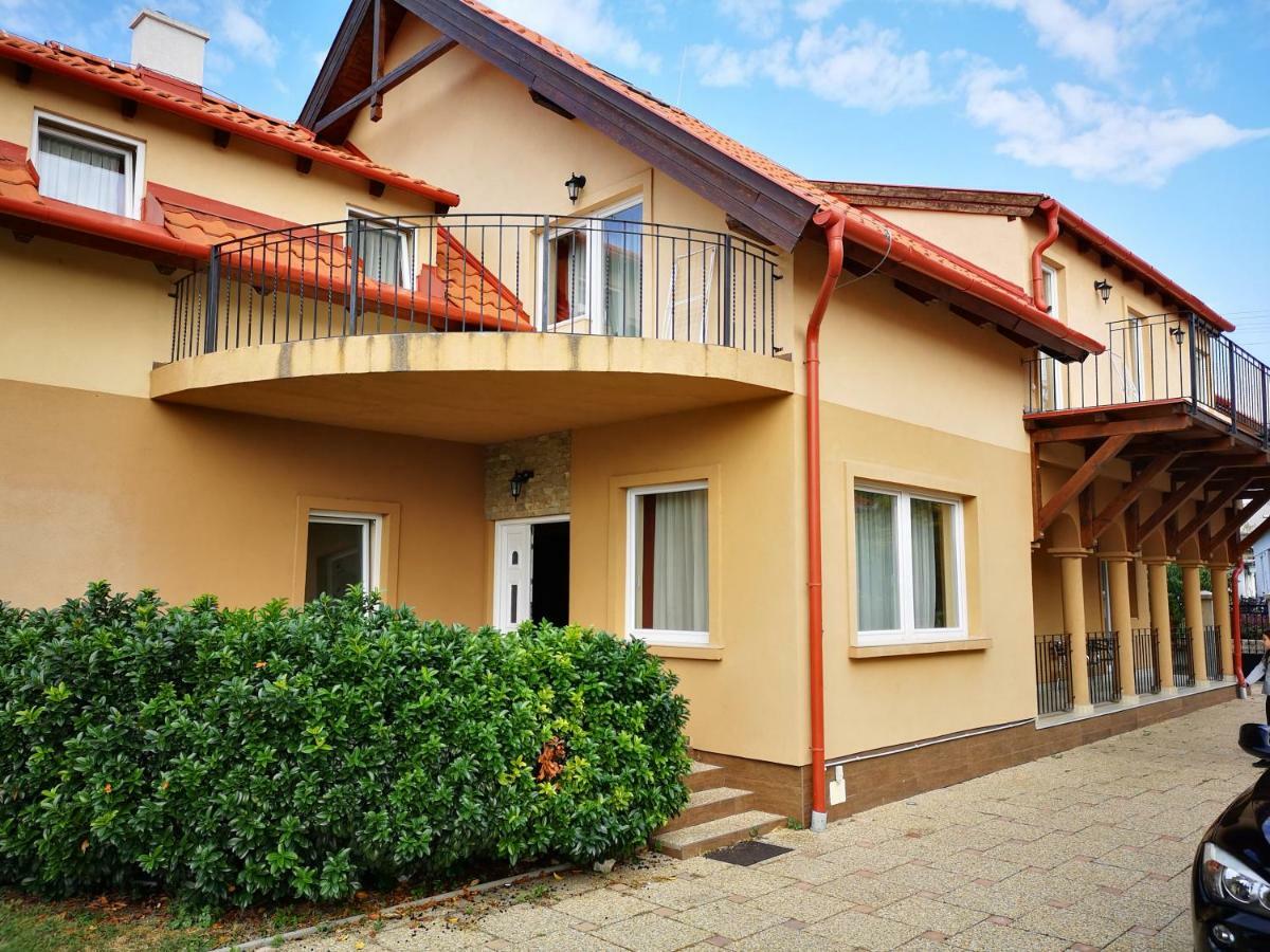 Borostyán Panzió Balatonfüred Exterior foto